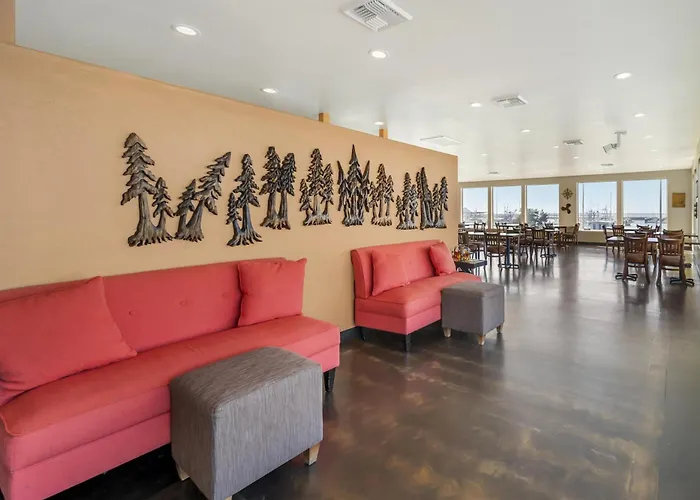 Best Western Plus Northwoods Inn